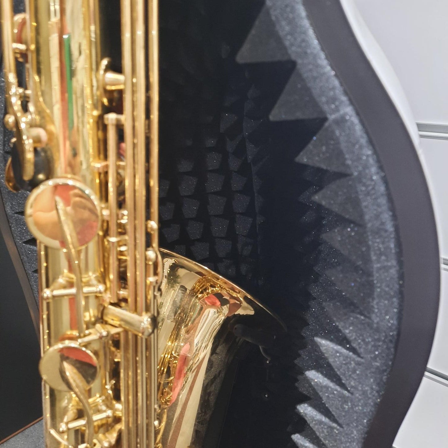 SaxMute One for Saxophone with Hercules Stand