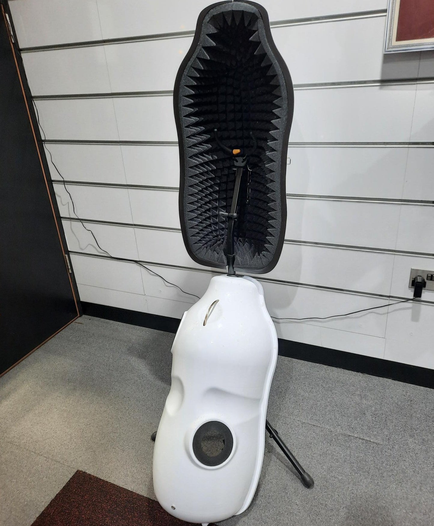 SaxMute One for Saxophone with Hercules Stand